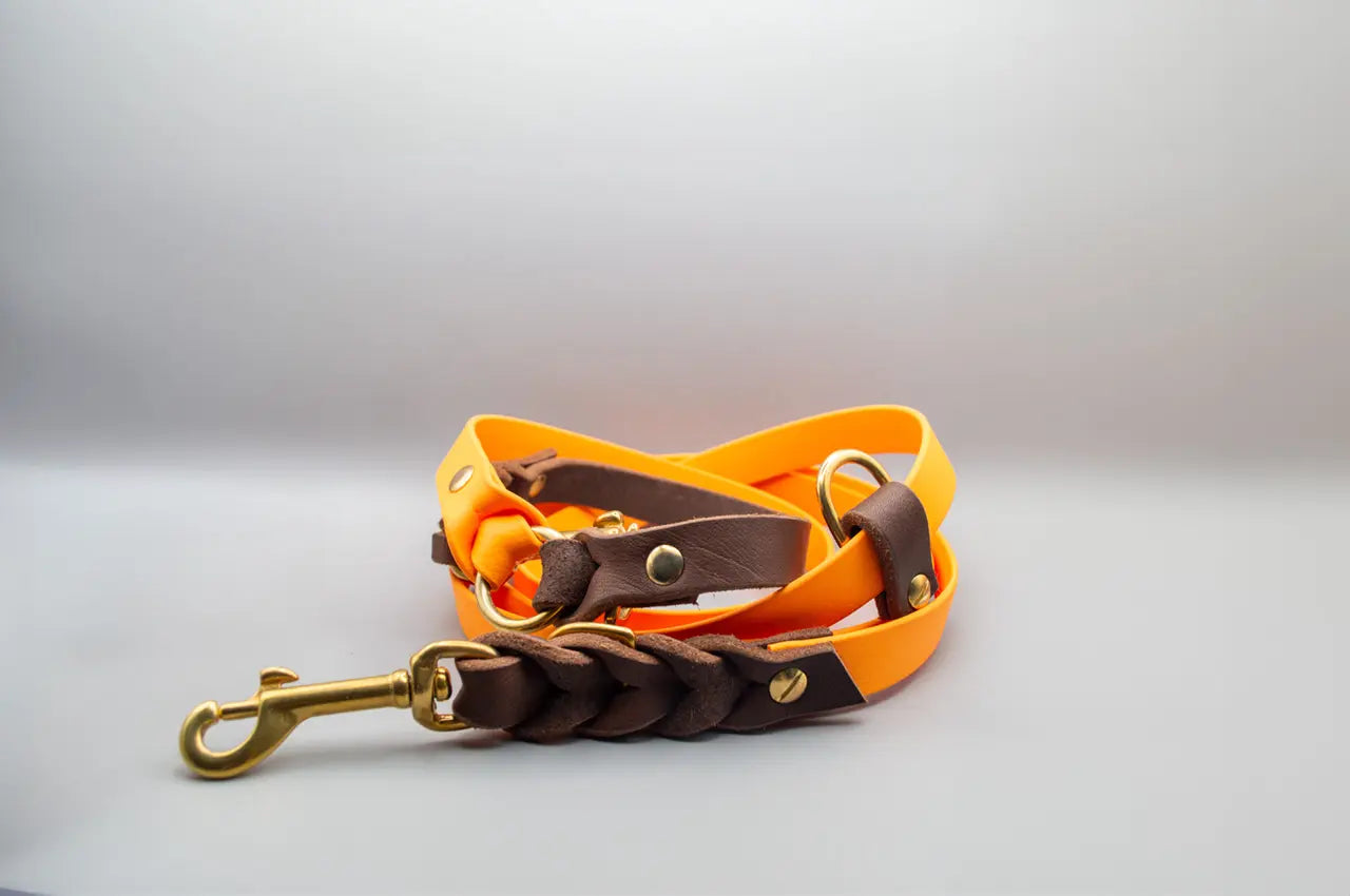 DESIGNSTUDIO | Umhängeleine BioThane® x Leder | verstellbar - Woof Couture