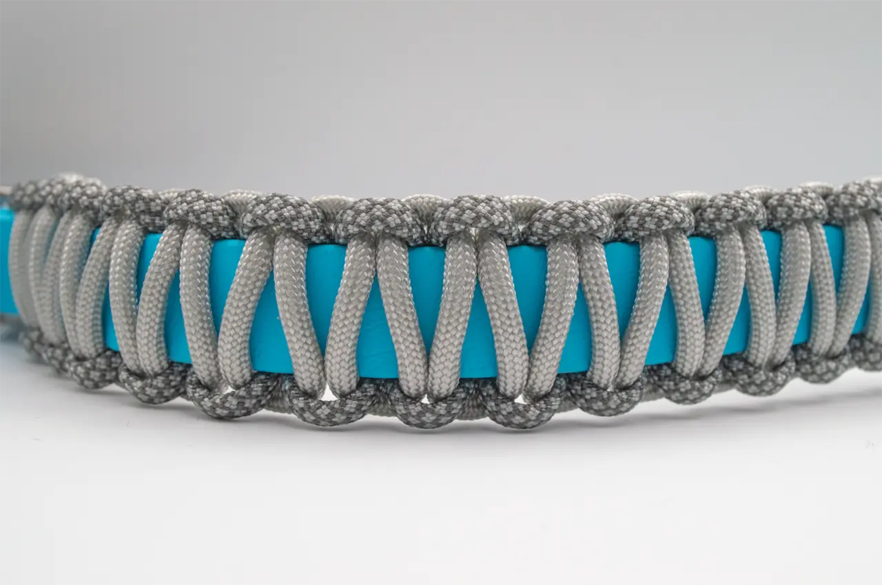 Modell Carmen | Paracord x BioThane® Halsband - Woof Couture