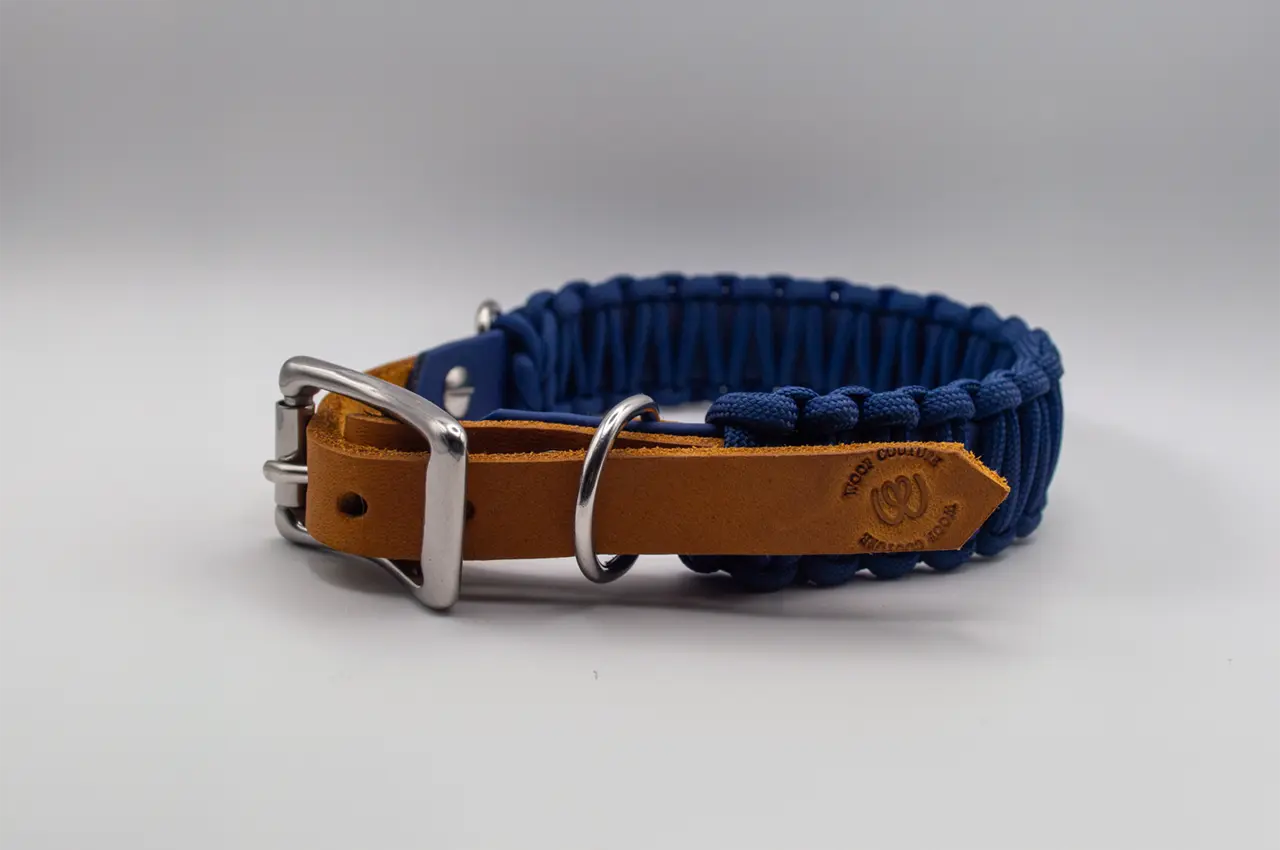 DESIGNSTUDIO | BioThane® Halsband mit Paracord & Leder | Modell Carl - Woof Couture